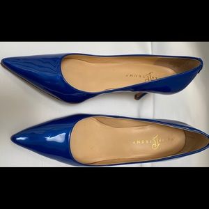 pointy patent leather pump